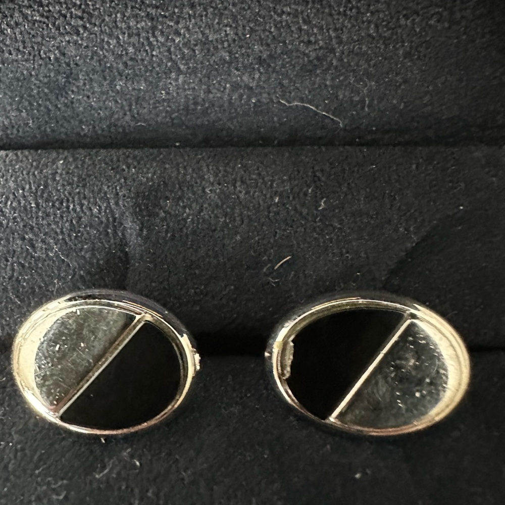 Men’s Silver Toned Cuff Links Silver & Black Oval Shape